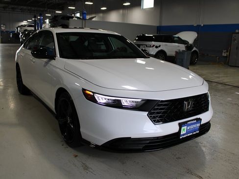 Used 2024 Honda Accord Sport image 4
