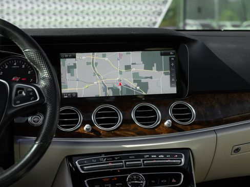 Used 2017 Mercedes-Benz E 300 image 10