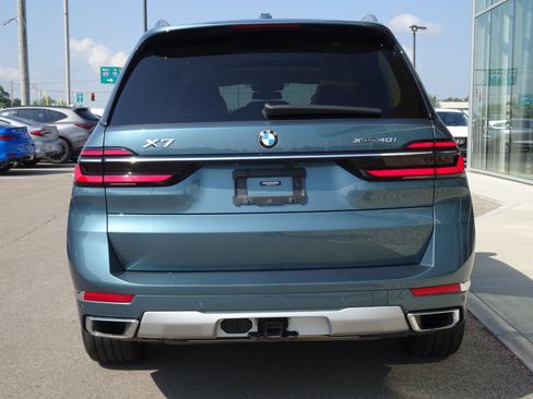 Used 2023 BMW X7 xDrive40i w/ Premium Package AWD/4WD image 4