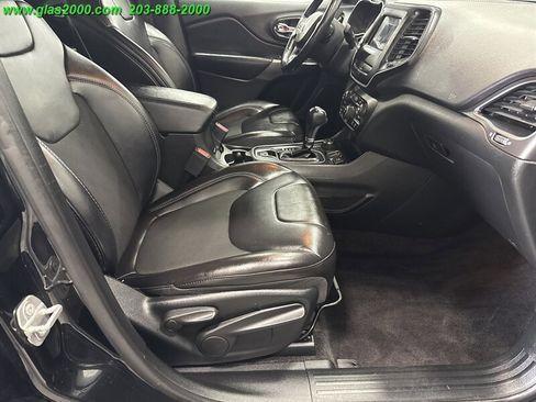 Used 2019 Jeep Cherokee Latitude Plus w/ Cold Weather Group image 4