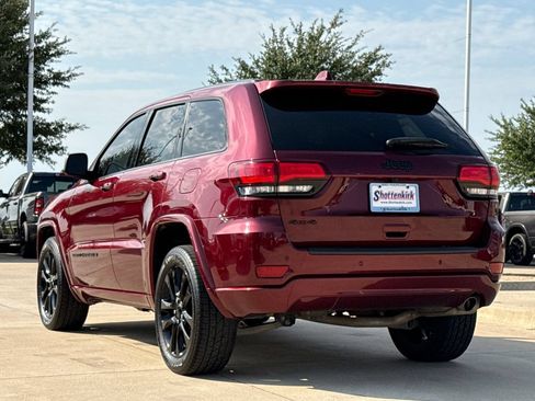 Used 2022 Jeep Grand Cherokee Laredo X AWD/4WD image 6