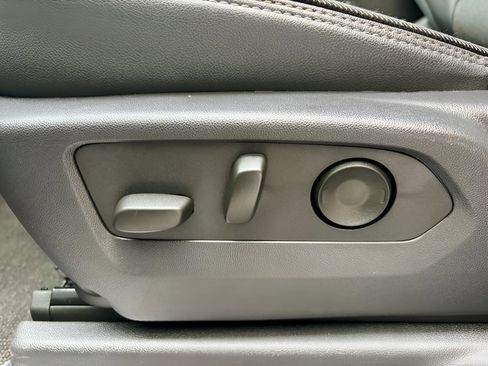 Used 2024 Chevrolet Silverado 1500 High Country w/ Technology Package image 12