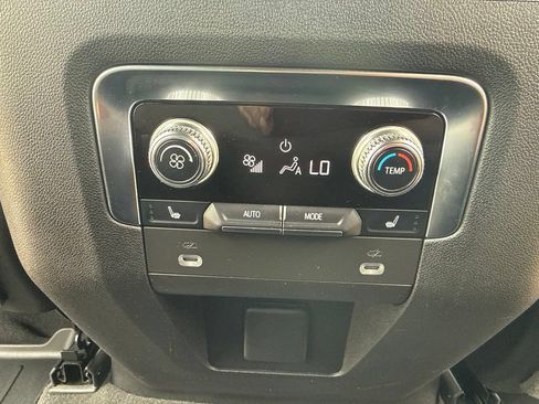 Used 2022 GMC Yukon SLT w/ SLT Luxury Package AWD/4WD image 25
