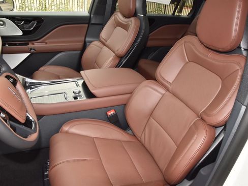 New 2026 Lincoln Aviator Reserve AWD/4WD image 33