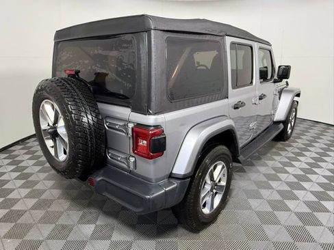 Used 2019 Jeep Wrangler Unlimited Sahara image 11