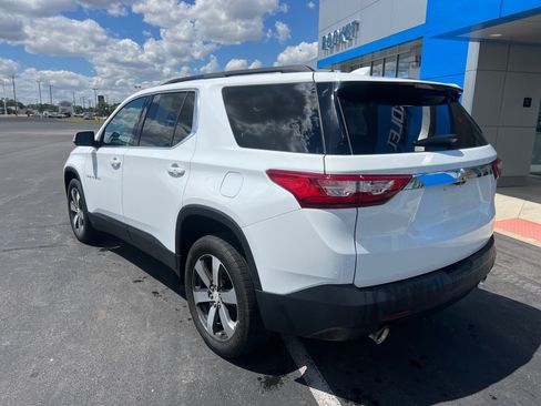 Used 2020 Chevrolet Traverse LT w/ LT Premium Package FWD image 2