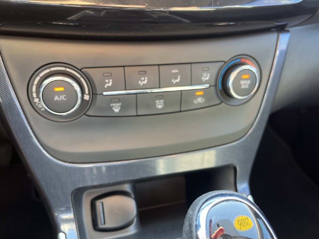 Used 2016 Nissan Sentra SR w/ SR Premium Package FWD image 35