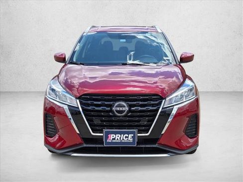 Used 2022 Nissan Kicks SV FWD image 2