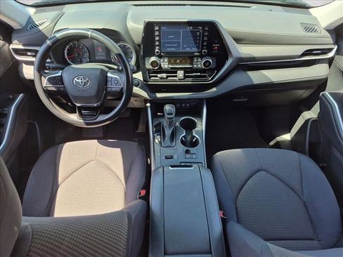 Used 2021 Toyota Highlander L FWD image 17