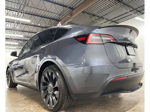 Used 2022 Tesla Model Y Performance AWD/4WD image 16