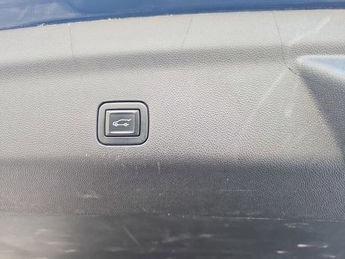 Used 2021 GMC Yukon XL Denali AWD/4WD image 17