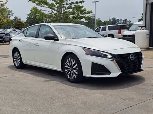 Used 2025 Nissan Altima 2.5 SV FWD image 5