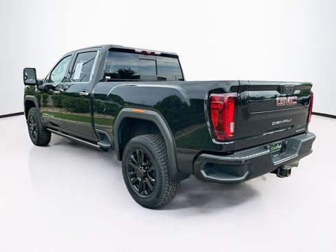 Used 2022 GMC Sierra 2500 Denali w/ Denali Black Diamond Edition AWD/4WD image 5