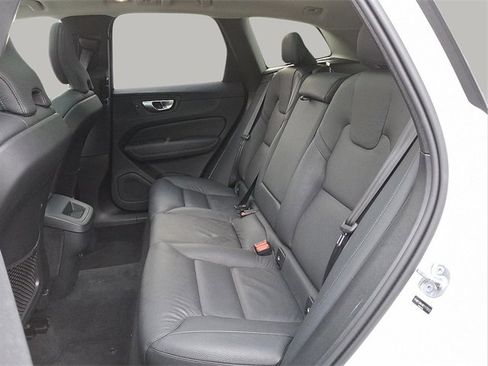 Certified 2025 Volvo XC60 B5 Plus image 8