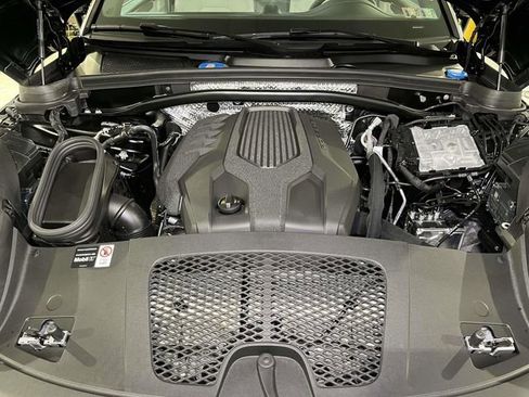 New 2026 Porsche Macan image 25