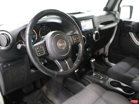 Used 2012 Jeep Wrangler Rubicon w/ PWR Convenience Group image 2