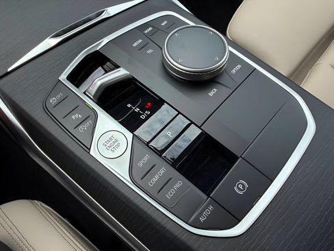 New 2026 BMW 330i Sedan w/ M Sport Package RWD image 19