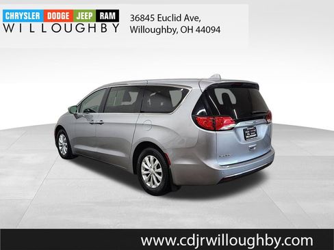 Used 2018 Chrysler Pacifica Touring Plus FWD image 6