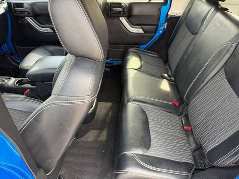 Used 2015 Jeep Wrangler Unlimited Freedom Edition image 11