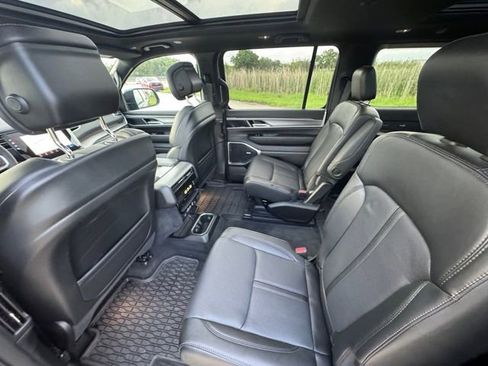 Used 2025 Jeep Wagoneer Series II image 30