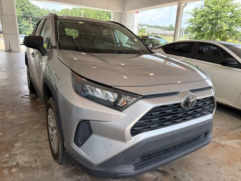 Used 2020 Toyota RAV4 LE AWD/4WD image 4