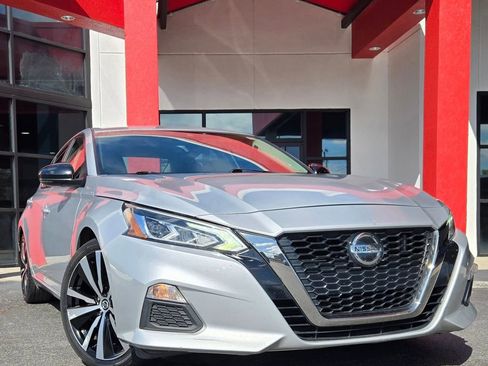 Used 2020 Nissan Altima 2.5 SR w/ Premium Package image 10