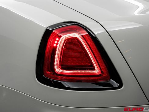 Used 2021 Rolls-Royce Dawn image 18