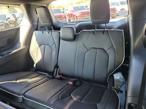 New 2026 Chrysler Pacifica Limited image 12