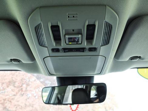 Used 2020 Toyota Highlander XLE image 39