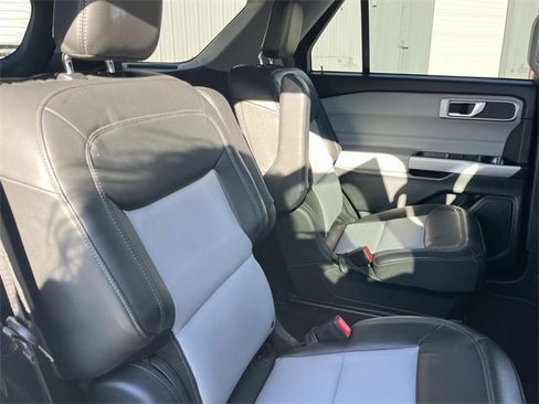 Used 2023 Ford Explorer XLT w/ Equipment Group 202A image 23