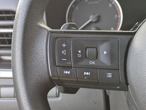 Used 2023 Nissan Rogue SV AWD/4WD image 10