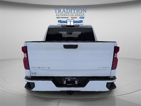 Used 2024 Chevrolet Silverado 1500 Custom image 4