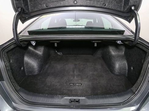 Used 2025 Nissan Altima 2.5 SV image 10