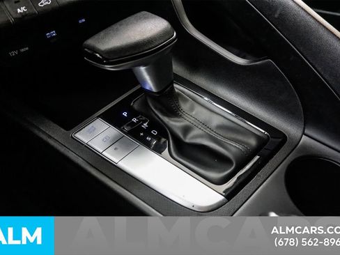 Used 2025 Hyundai Elantra SE FWD image 39