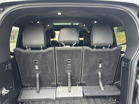 Used 2023 Land Rover Defender 130 X-Dynamic SE image 18