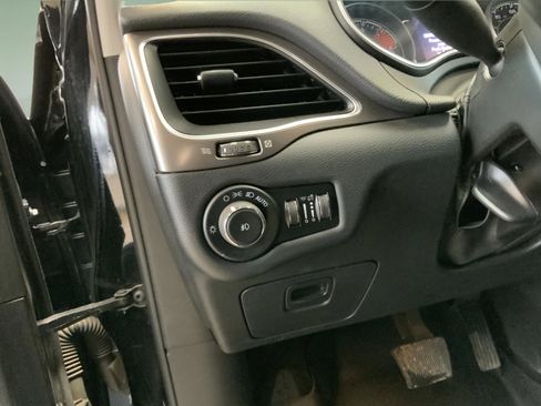 Used 2021 Jeep Cherokee Latitude Lux AWD/4WD image 16