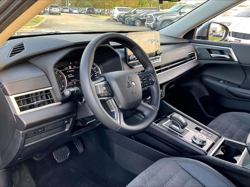 Used 2022 Mitsubishi Outlander SE image 15