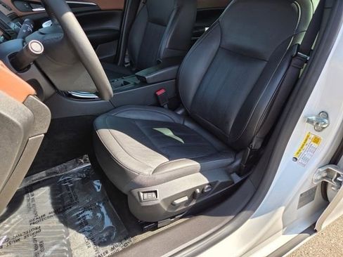 Used 2017 Buick Regal Premium w/ Driver Confidence Package #1 FWD image 8