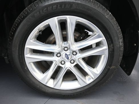 Used 2017 Ford Explorer XLT w/ Equipment Group 202A AWD/4WD image 36