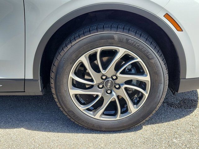 Certified 2022 Lincoln Corsair FWD w/ Equipment Group 101A image 8