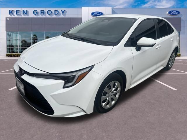 Used 2026 Toyota Corolla LE w/ Carpet Mat Package (TMS) FWD image 3