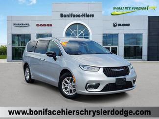 Used 2024 Chrysler Pacifica Touring-L FWD video 1