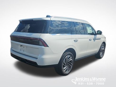 New 2025 Lincoln Navigator Reserve AWD/4WD image 3
