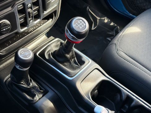 Used 2021 Jeep Gladiator Sport image 30