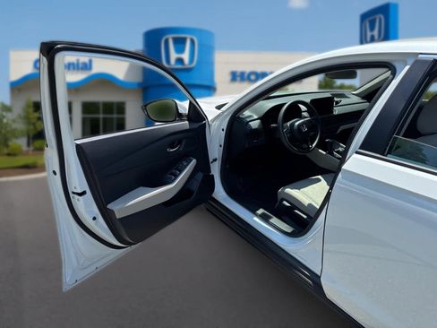 Used 2025 Honda Accord LX image 11