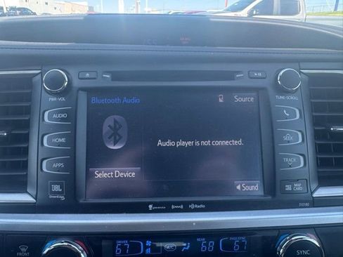 Used 2017 Toyota Highlander Limited w/ Carpet Mat Package image 26