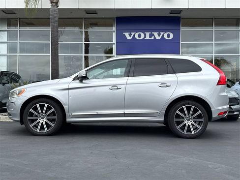 Used 2016 Volvo XC60 T5 Premier w/ Proximity Package image 2