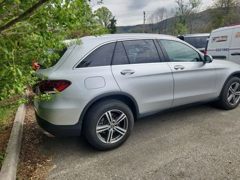 Used 2020 Mercedes-Benz GLC 300 4MATIC image 2