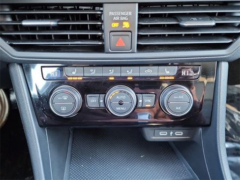 Used 2024 Volkswagen Jetta SE image 20