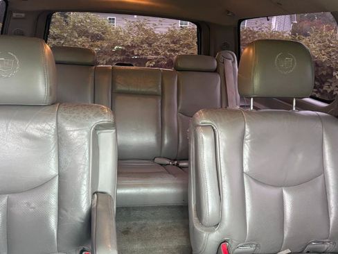 Used 2004 Cadillac Escalade ESV AWD image 27